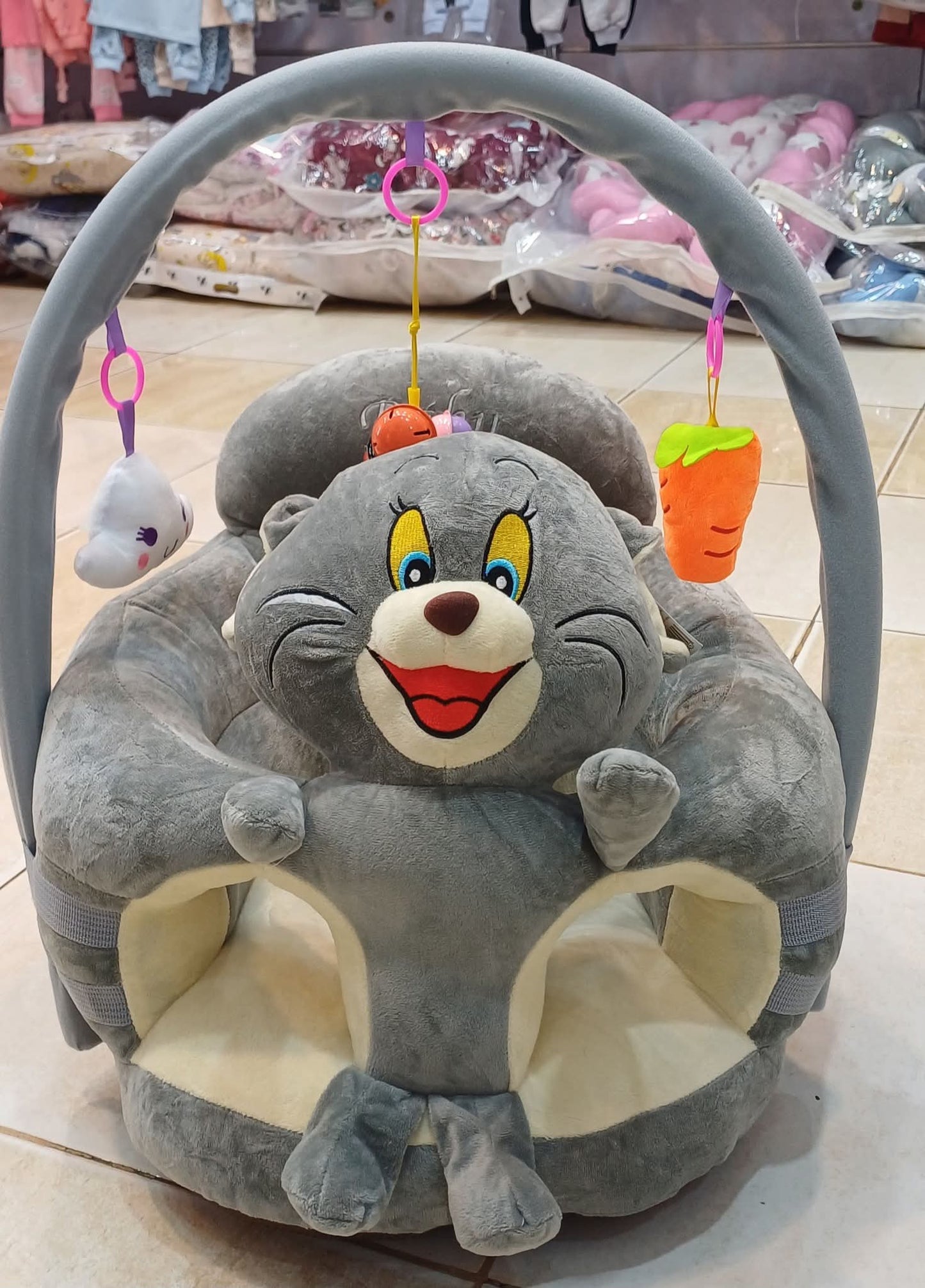 كرسي داعم للاطفال مزود بألعاب